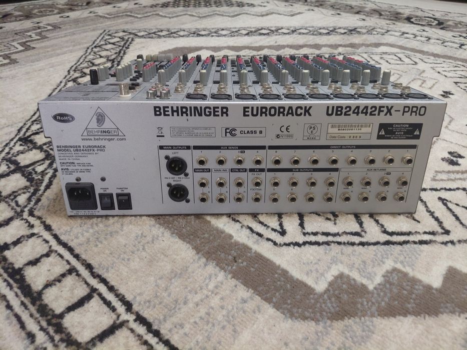 Vand Mixer Behringer Eurorack  UB2442FX-PRO