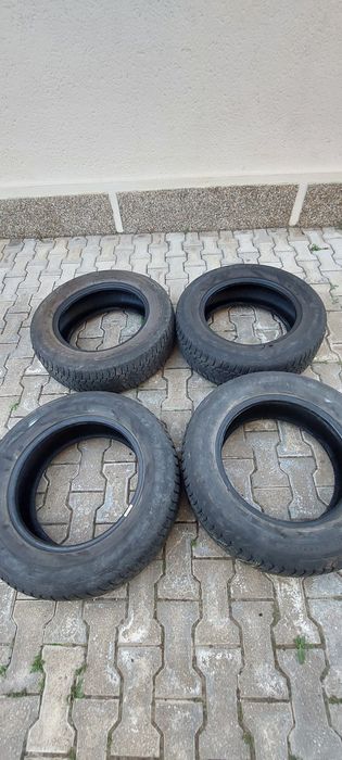 Vând cauciucuri de iarnă 215 65 R16 Duster