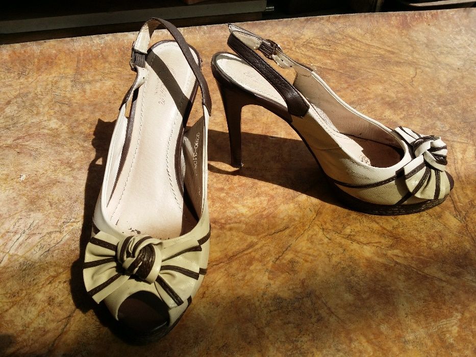 Женская обувь туфли.