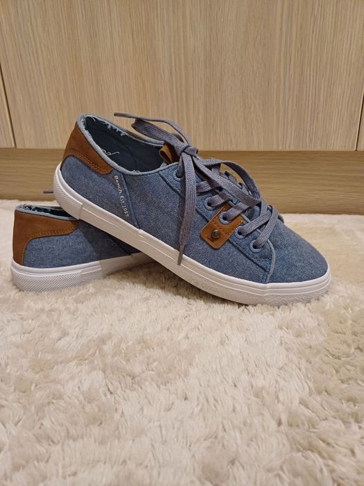 Продаются новые детские кеды