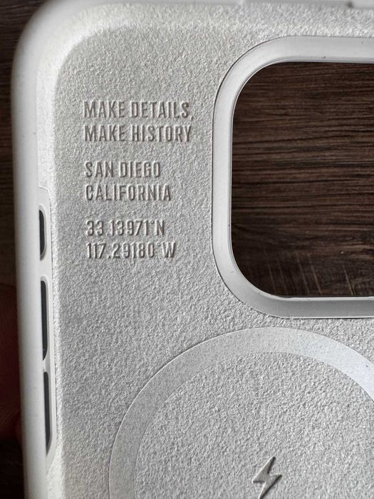 Оригинален калъф Elago Magnetic Silicone за iPhone 15 pro