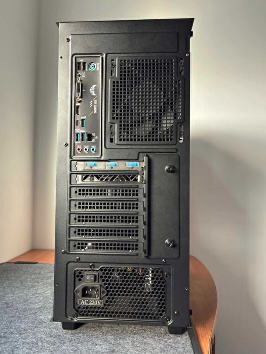 Геймърски компютър Ryzen 7 3700X RX 9060 XT 8GB, 32 RAM DDR4, 1TB Гаранция