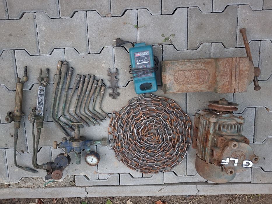 Curățeniei în garaj,motor electric,etc