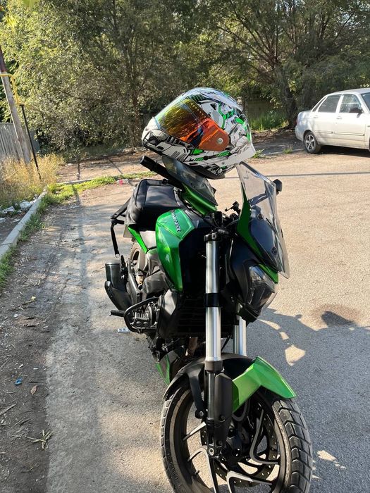 Мотоцикл Bajaj Dominar