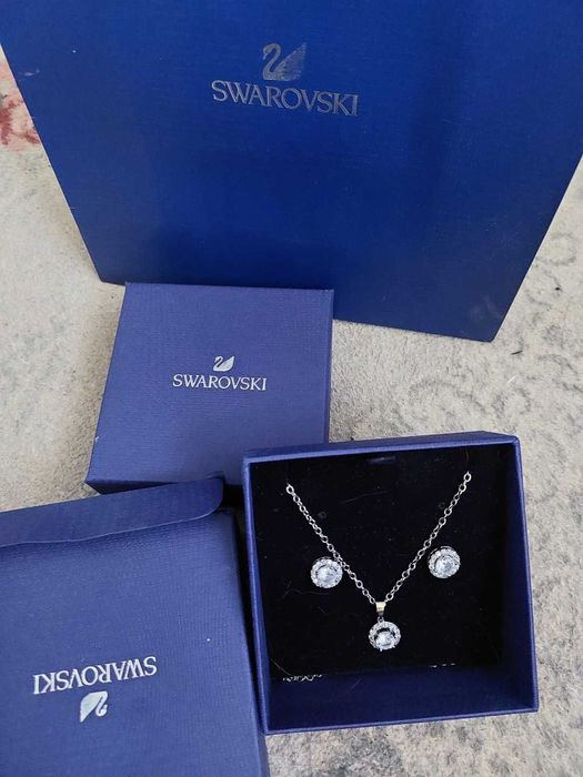 Set nou de bijuterii swarovski cercei si colier cu punga si cutie cado