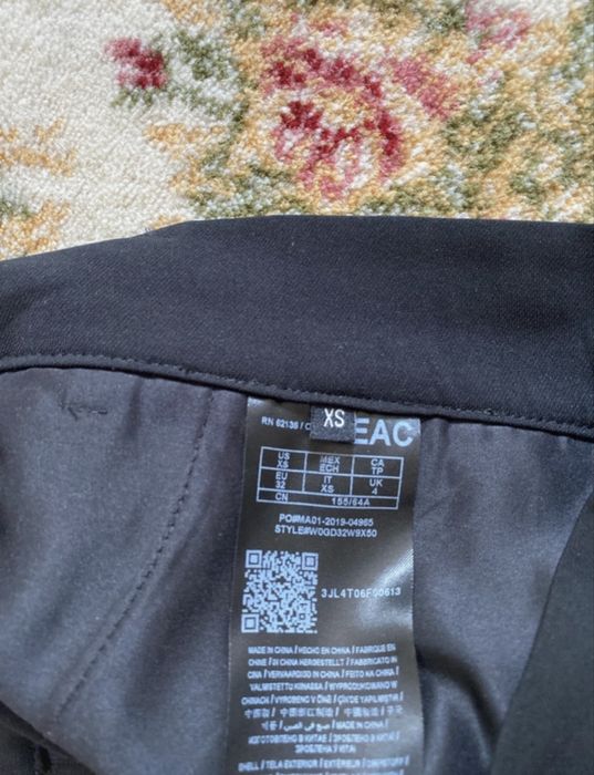 Pantaloni scurti Guess cu talie inalta de stofa