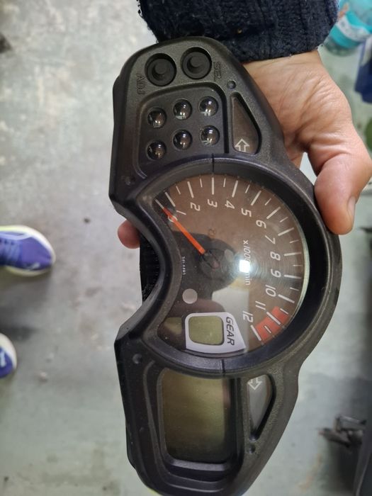 Dezmembrez sau vand întreg Suzuki SFV 650 Gladius