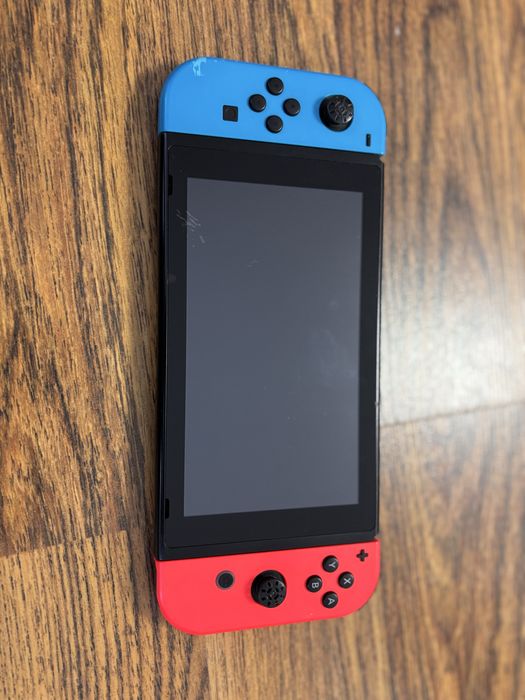 Nitendo Switch + 2 Jocuri