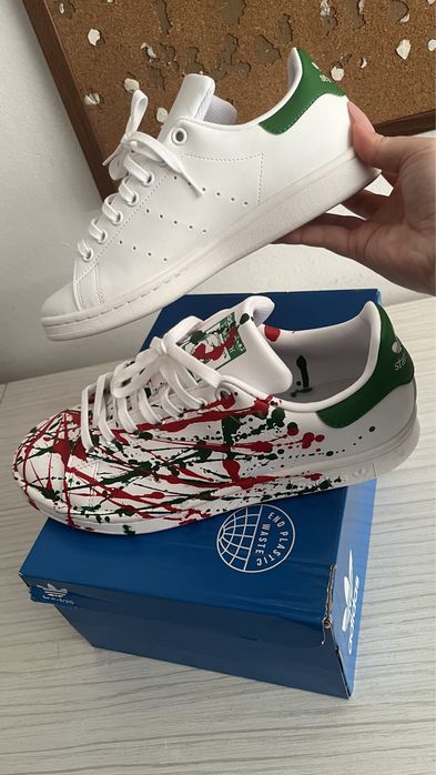 Pereche Adidas pictati manual de Graure, editie limitata