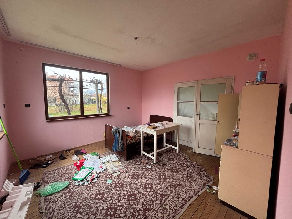 КЪЩА с ГОЛЯМ ДВОР в с. Васил Левски