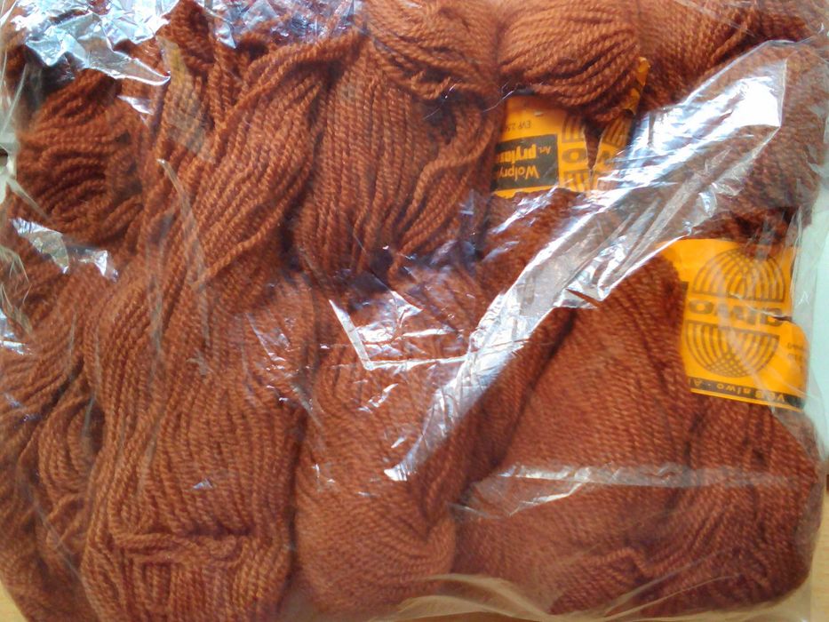 Продавам различни цветове прежди за плетене