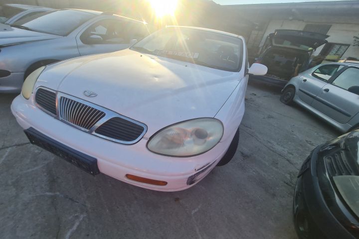 Usa stanga fata Daewoo Leganza prima generatie