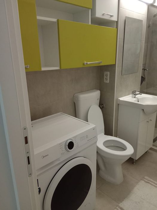 Inchiriez apartament studio!