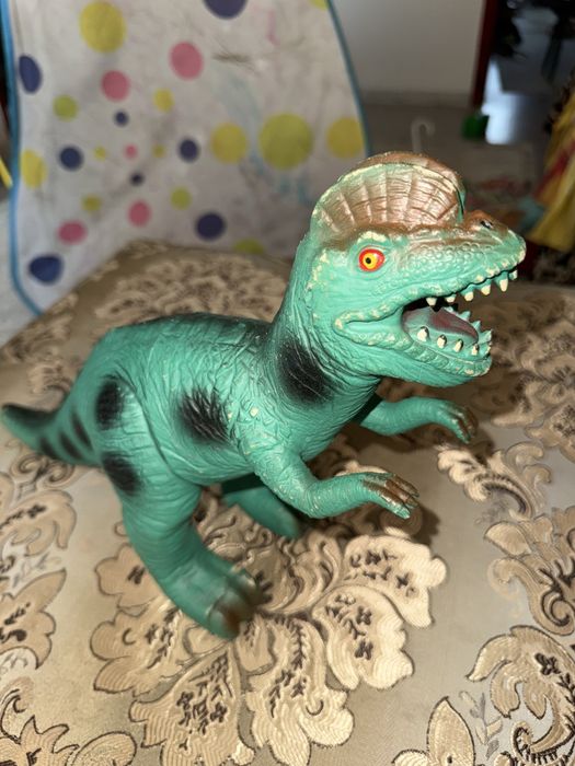 Продам динозавров