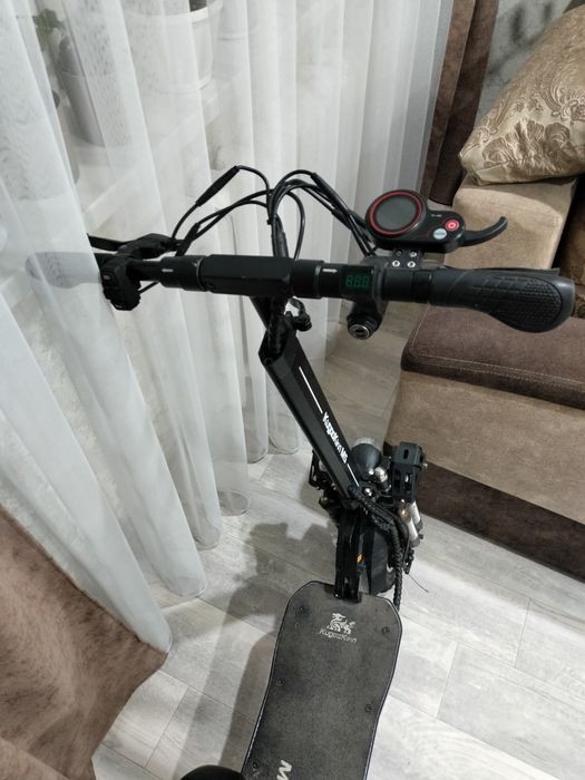 Продам электросамокат Куга м5