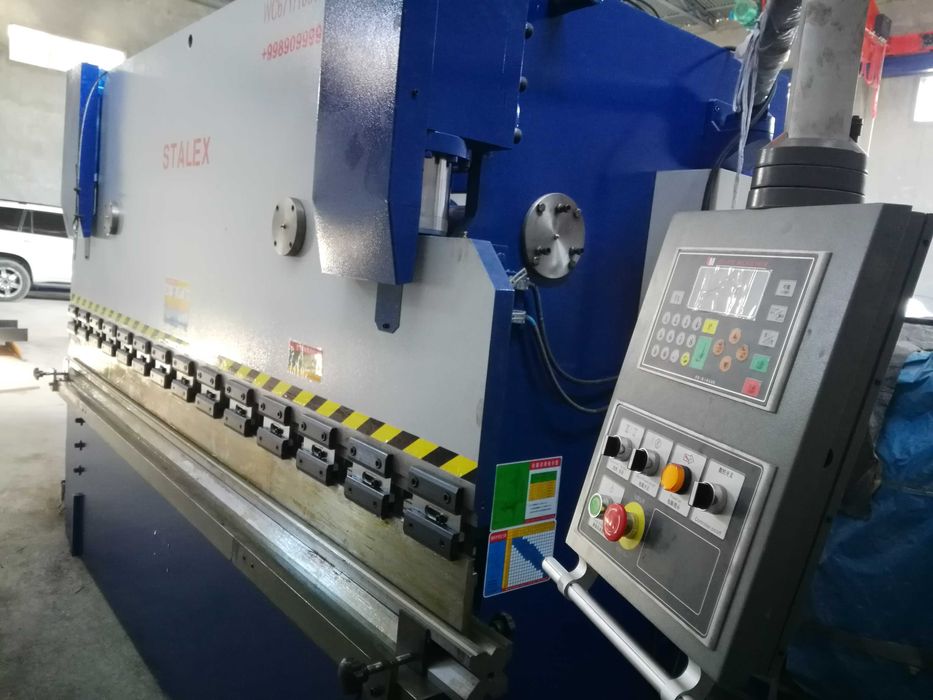 гибочный станок на 63 тонн × 2500мм чпу. Быстро съёмная насадка