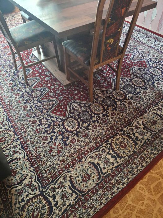 Персийски килим, почти нов.