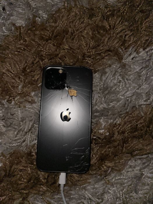 Iphone 12pro ……..