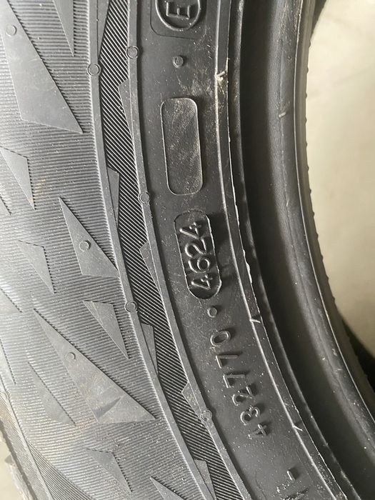 Anvelopa 215/65/16  Nokian snowproof1- profil de iarna