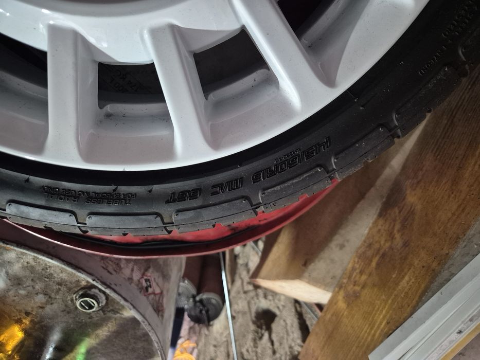 Vând genti+cauciucuri noi canam