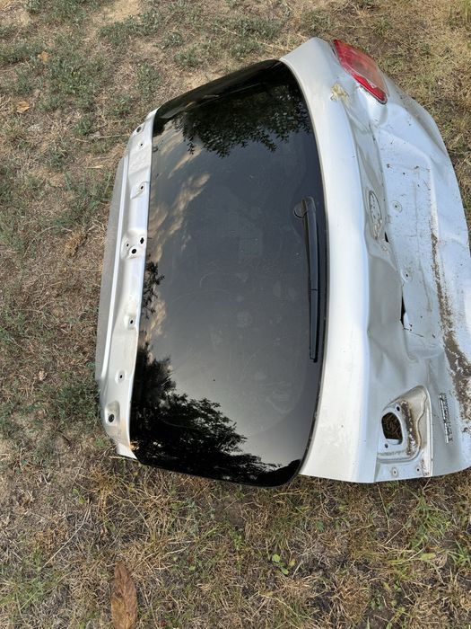 Задно стъкло за тойота авенсис