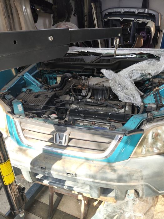 Продам запчасти на хонду црв