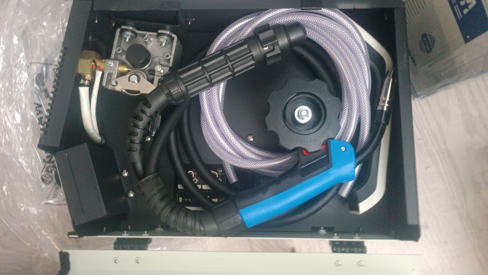 Продам сварочный аппарат полуавтомат  Аврора