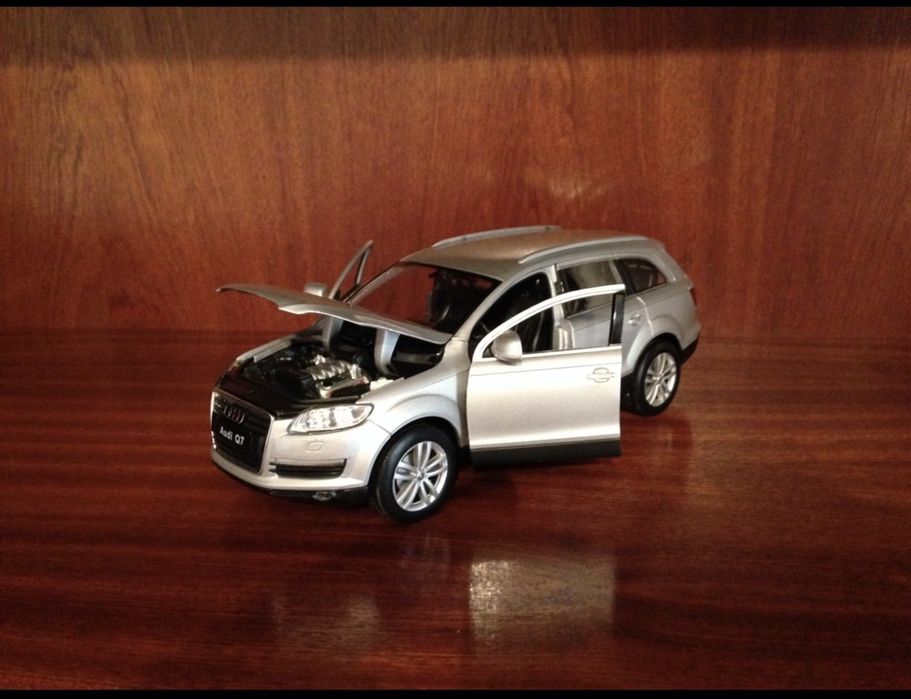 Macheta 1:24 Audi Q7 Noua masina
