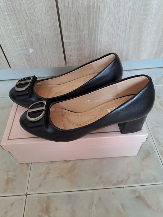 Черни     обувки