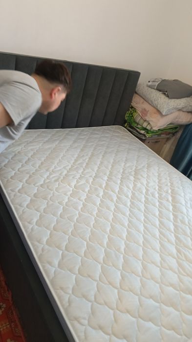 Двуспальная кровать