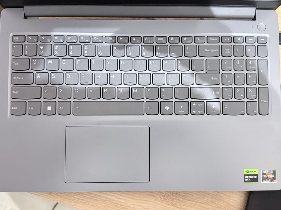 Vând Laptop Gaming Lenovo LOQ | Ryzen 7 7735HS | RTX 4050 | 144Hz + Full Se