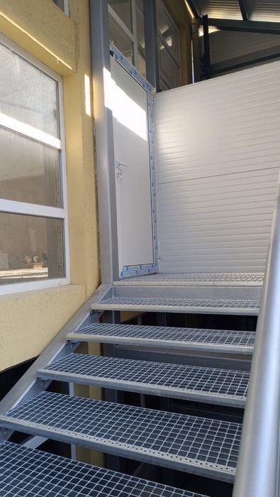 Дава се под наем Склад в Велико Търново, Промишлена зона - Запад - 280 кв.м за 714 € - Снимка #2