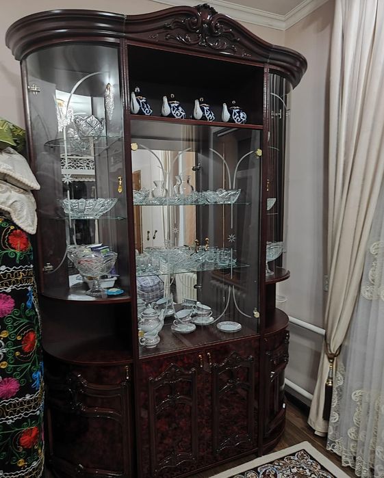 Продаю гарнитур в хорошем состоянии.