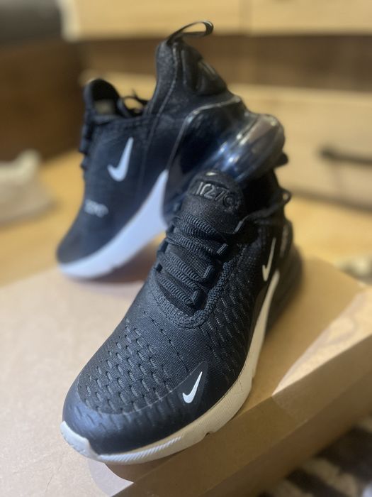 Adidasi Nike Air 270 C