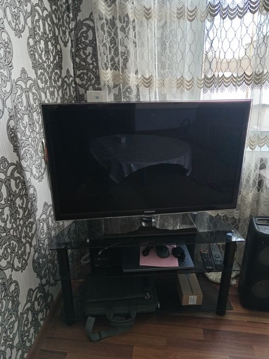 Продам телевизор на запчасти Samsung