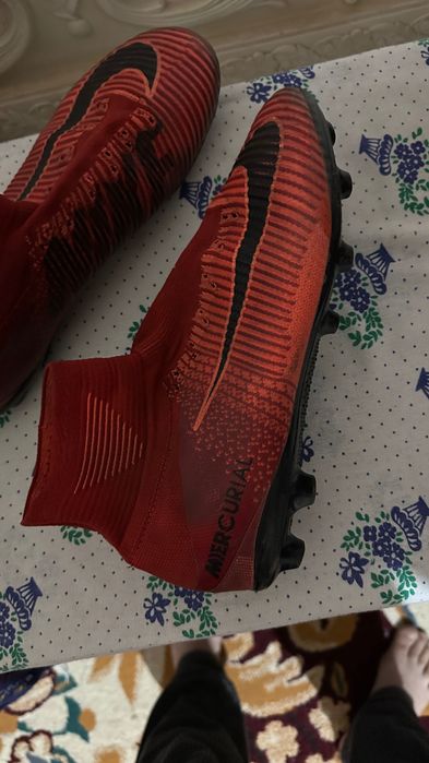 Продам бутсы NIKE оригинал 41 размер
