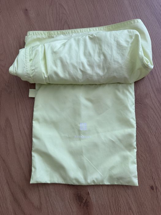 Sort de baie Givenchy