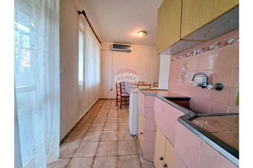 Продава се Тристаен апартамент в Варна, Левски - 94 кв.м за 2022 €/кв.м - Снимка #3