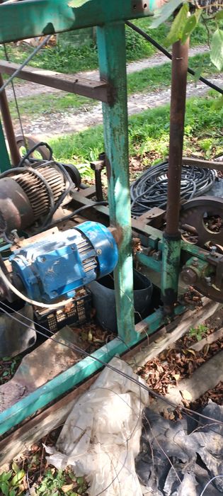 Vînd bazic orizontal forte puțin folosit cu ridicare coborâre la