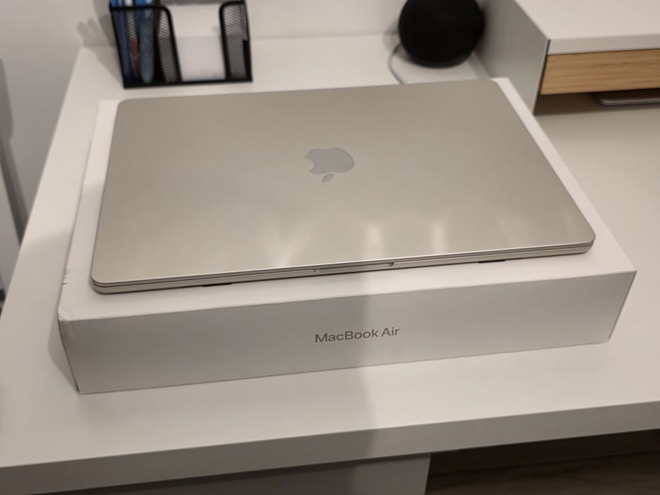 Macbook Air M2 2023 15 inch Gold / Starlight impecabil