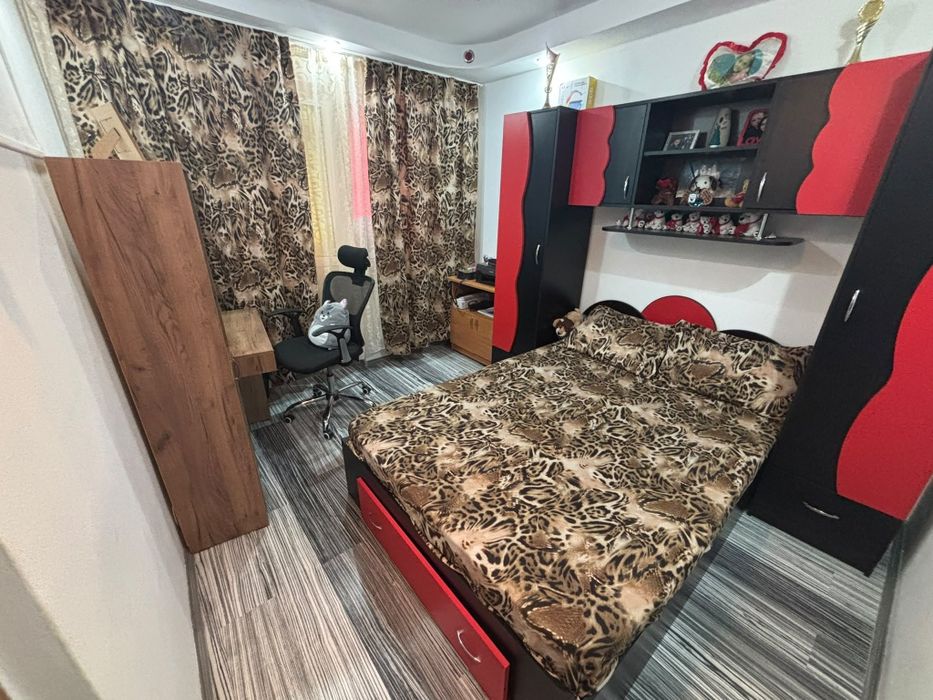 Vând apartament cu 2 camere decomandat