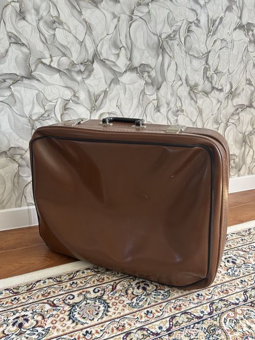 Винтажный чемодан