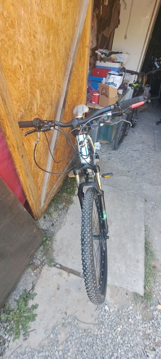 Vind bicicleta cu motor