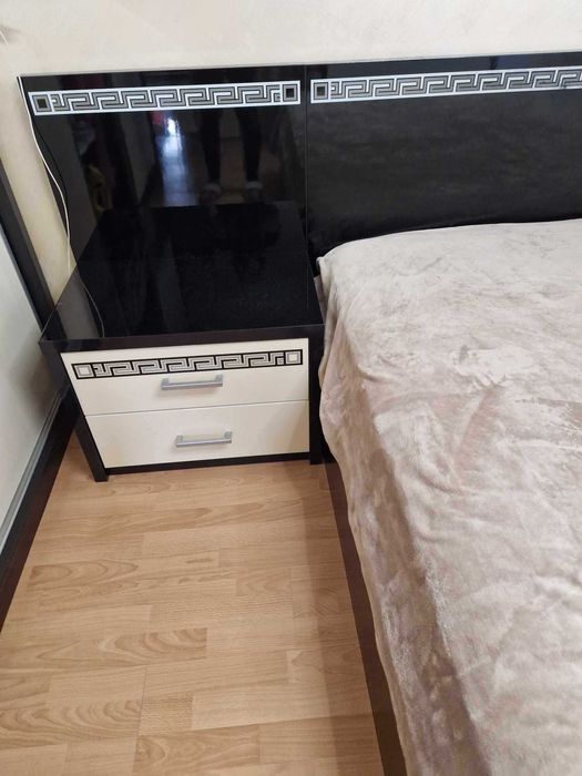 Продавам комплект спалня,гардероб,скрин, 2 бр. Нощни шкафчета !