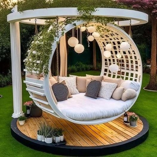 Беседки и качели.