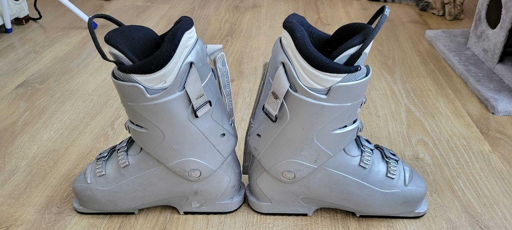Продавам ски обувки Salomon 26
