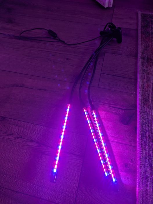 Lampa UV Full Spectrum pentru Cresterea Plantelor cu 3 picioare si 120 LED-uri, 40 w, Temporizator, Corp Reglabil, Clips si Adaptor USB  Lumina UV

4,
