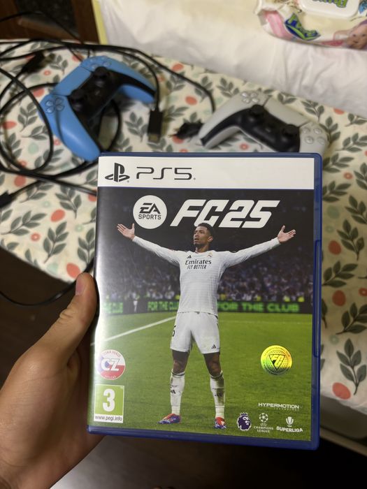 Se vinde ps5 2 manete statie de incarcat +factura si cutie