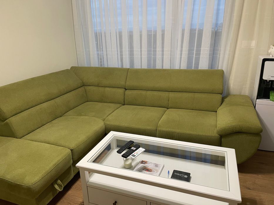 Диван и холна маса