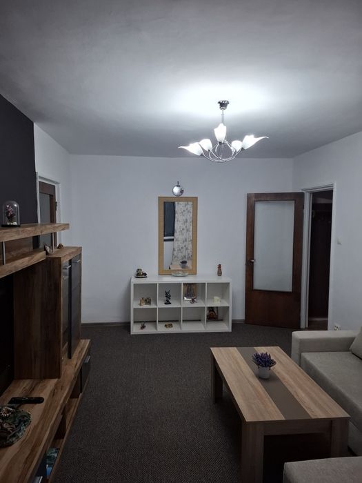 Inchiriez apartament 3 camere